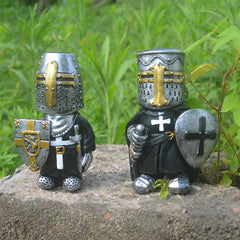 Swtgaah Garden Gnome Statue Knight Statue Knight Gnome Sculpture Knight Guardian Sculpture Garden Gnome Ornaments Suitable for Gardens Lawns and Courtyards (Right D)