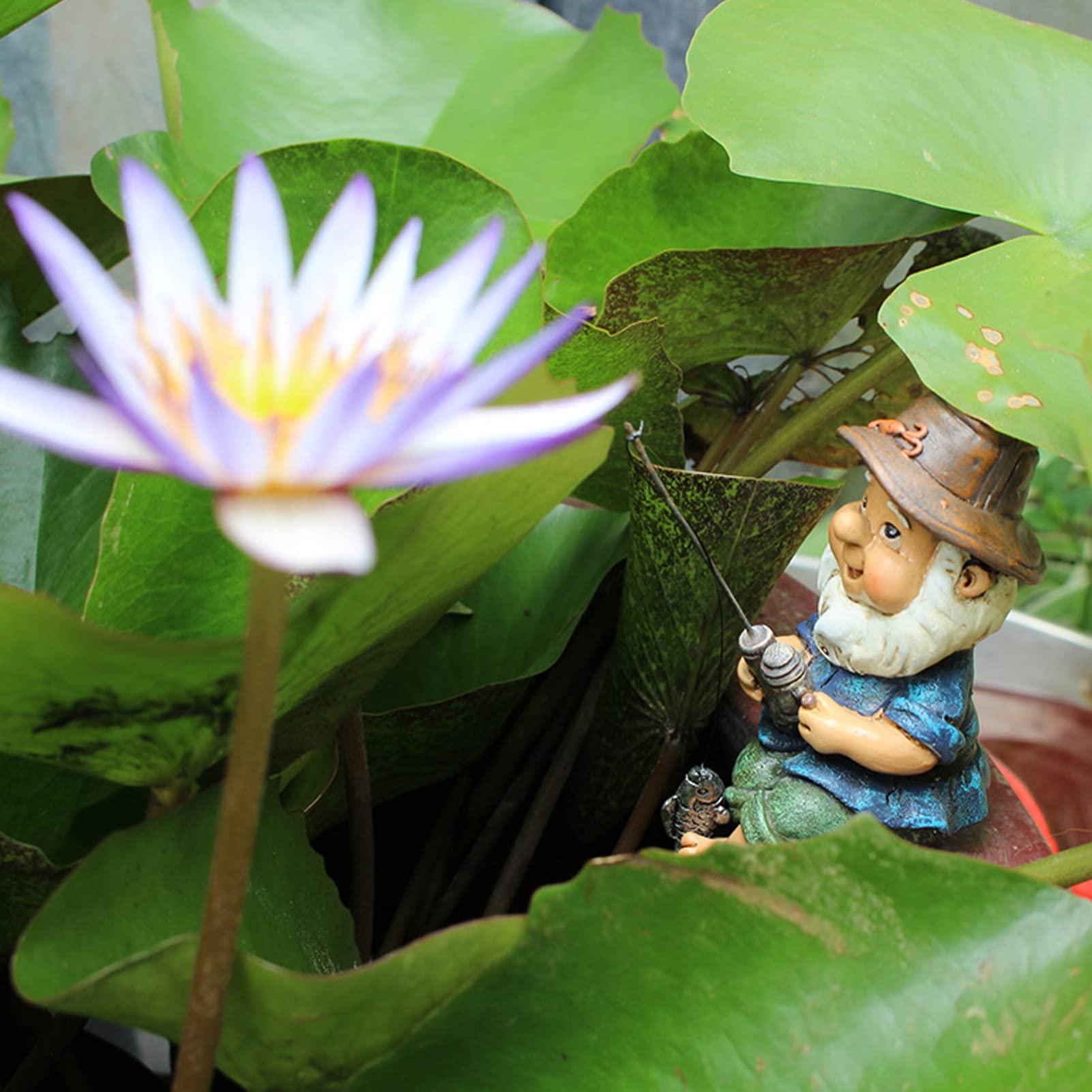 LEEZAD Fishing Gnome Sitter Statue, Gravel and Resin Casting Decorations, Interesting Seated Fishing Gnome Statue for Indoor/Outdoor Pond, Garden Patio