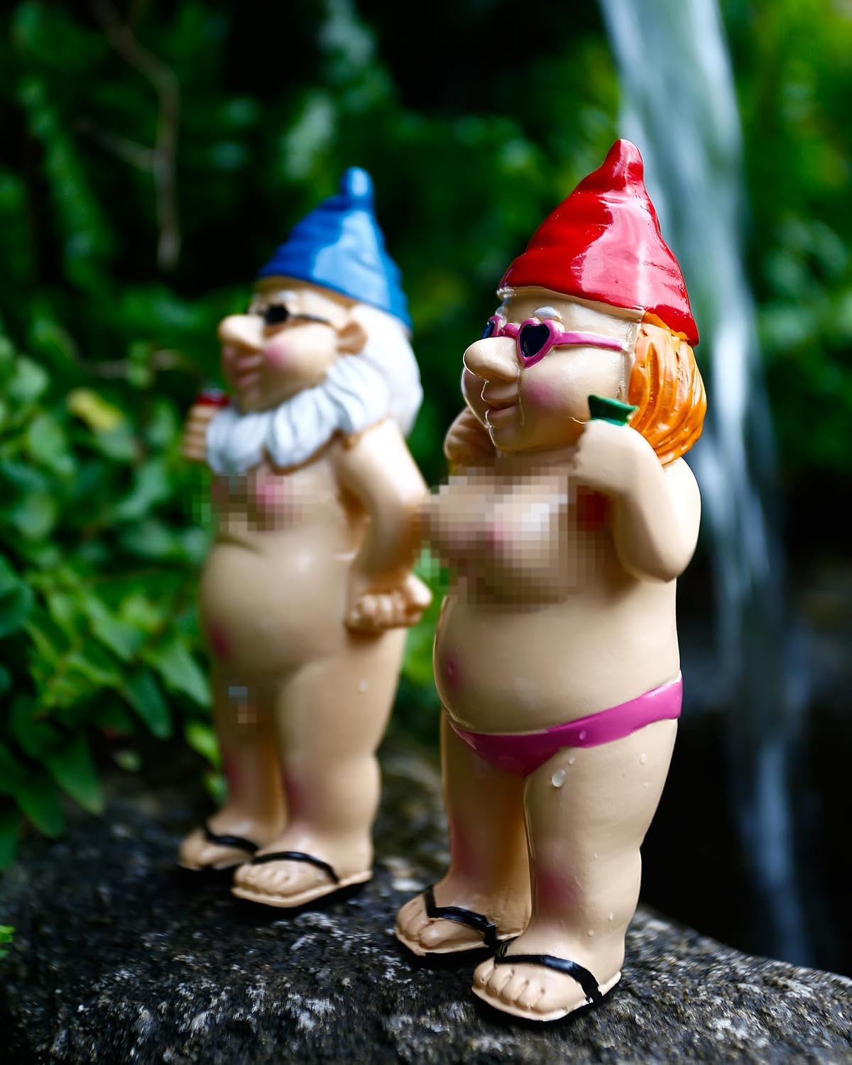 Estefanlo 2Pcs Naughty Garden Gnomes Ornaments Funny Naked Rude Garden Statue Peeing dwarf Indoor or Outdoor Lawn Decorations Novelty Interesting Gifts