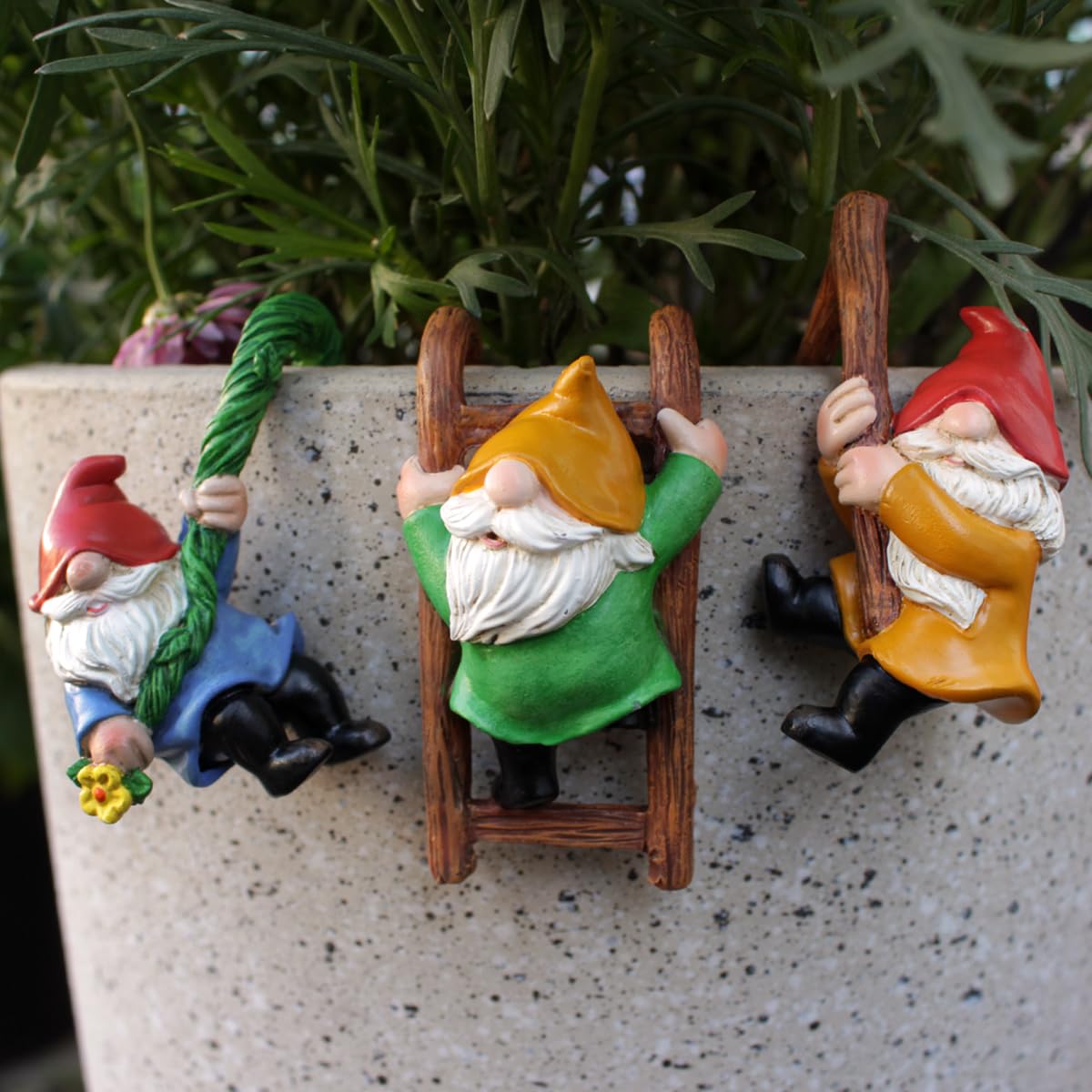 Dingzhidiy 3PCS Cute Climbing Gnome Figurines Flower Pot Hugger, Resin Garden Gnomes Statue, Plant Decorations for Pots, Outdoor Decor Fence Ornaments for Patio Lawn Garden Yard