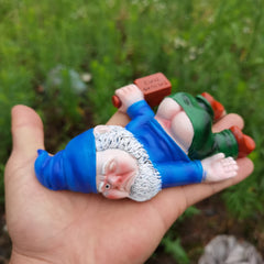 Lethogety Funny Garden Gnomes Outdoor Statues, 5.9 Inch Naughty Lying Figurine Wizard Dwarf Resin Sculpture Decoration for Lawn Patio Outside Yard Decor Novelty Housewarming Gift (Blue)