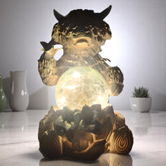 Divas World Highland Cow Solar Garden Light – LED Crackle Glass Ball Solar Ornament, 16cm Rustic Farmhouse Decor, Outdoor Country Garden Decorations, Waterproof Animal Figure for Yard, Patio, Home