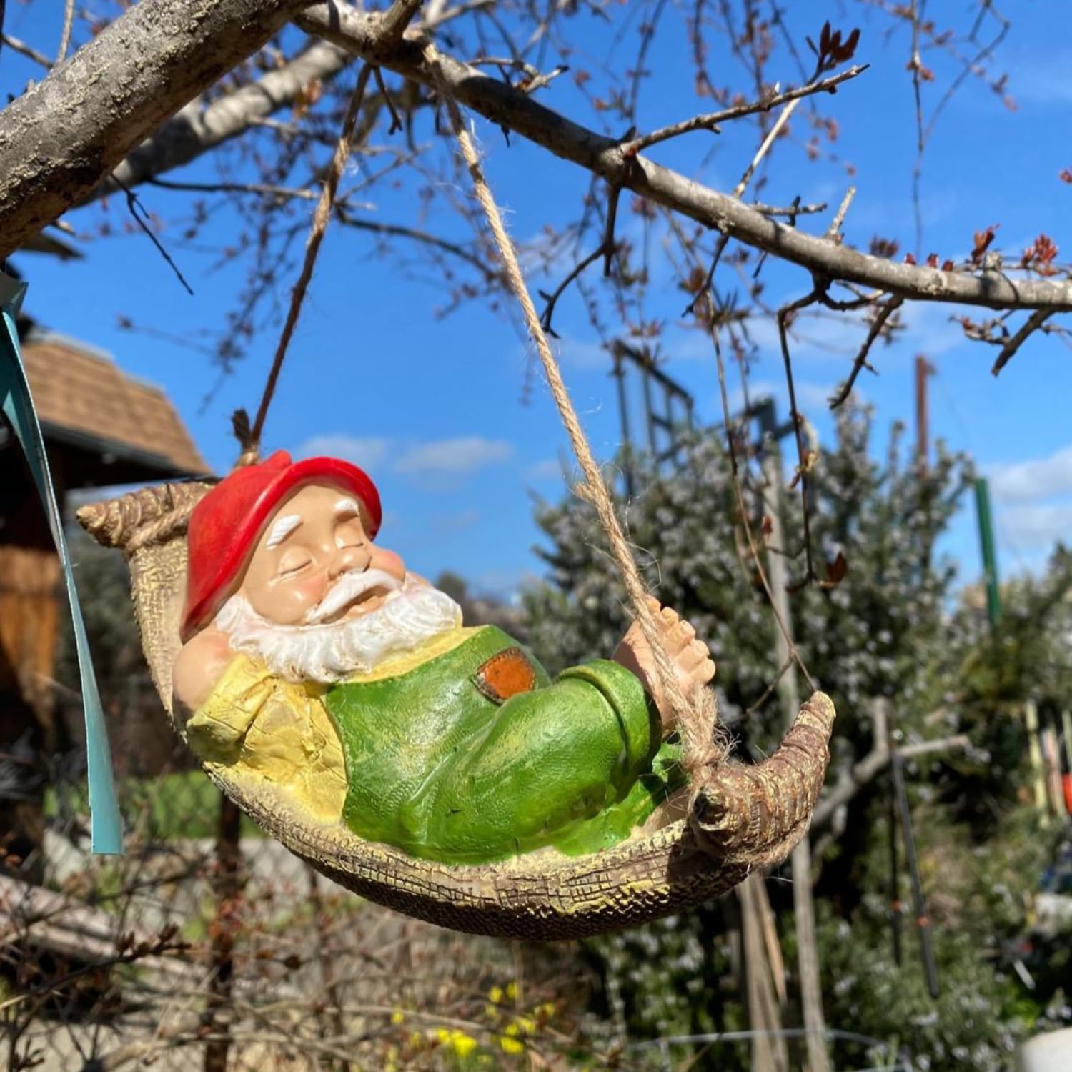 TERESA'S COLLECTIONS Cute Garden Gnomes Decorations for Yard Hanging Statues Outdoor Gifts, Sleepy Gnome in Swing Leaf Hammock Resin Tree Ornaments Figurines for Stump Branch Lawn Patio Decor, 7.4"