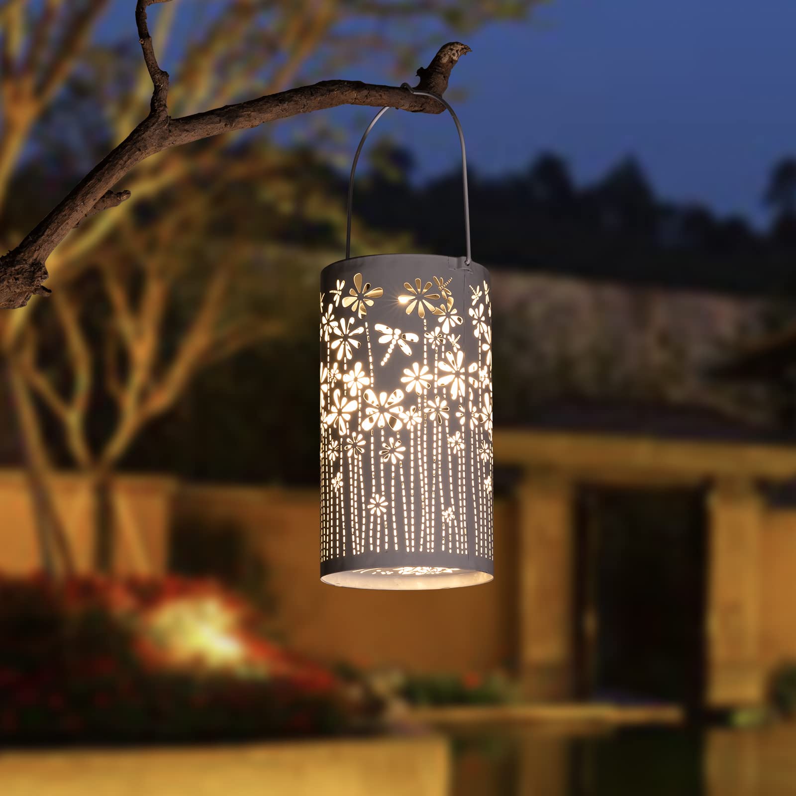 Freekite Solar Lantern for Garden, Metal Outdoor Lantern with a Shepherd's Hook, IP65 Waterproof Garden Decoration Path Lights, Solar Lights for Garden Outside Table Patio Balcony Courtyard