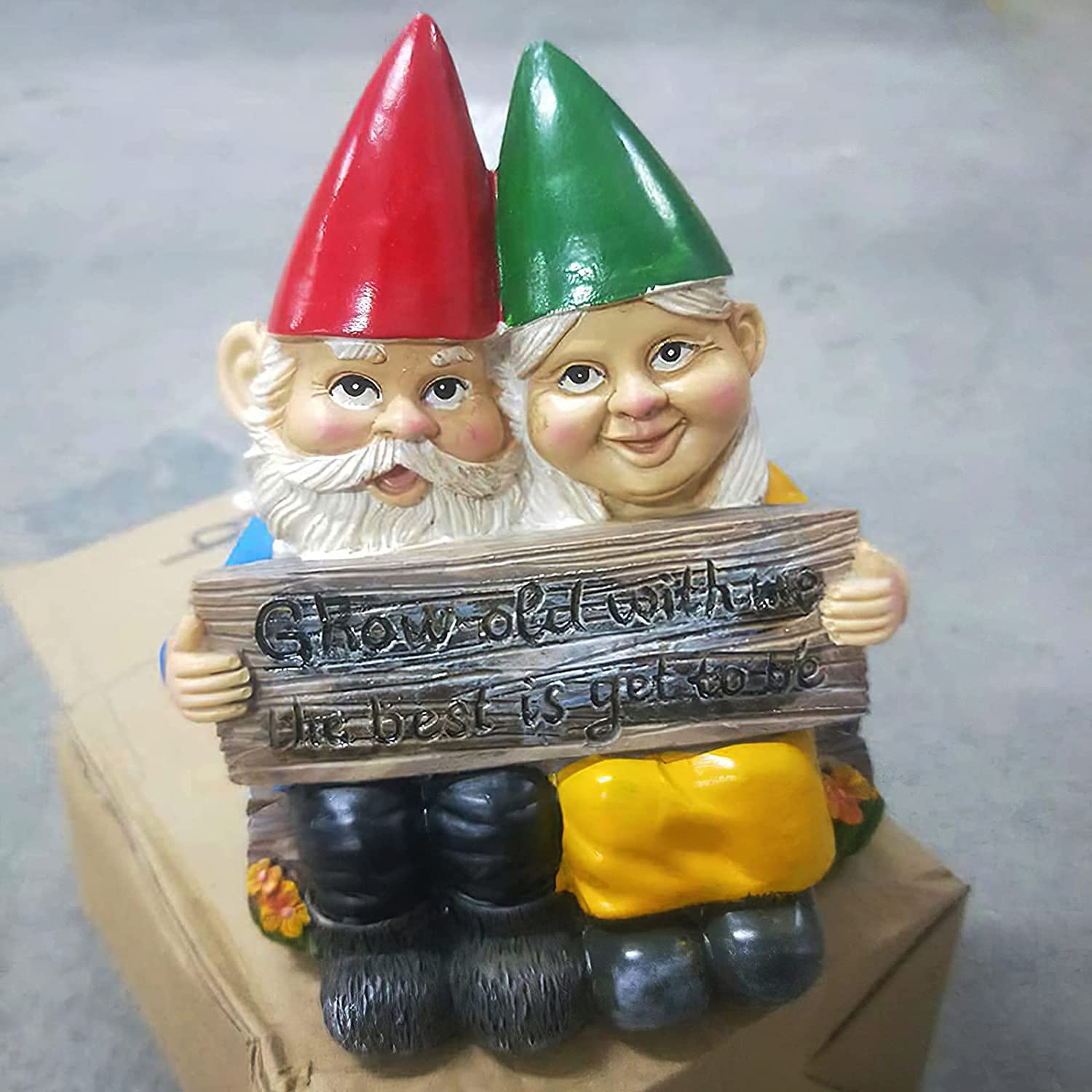 Abbcoert Gnomes Garden Decorations Grow Old with Me Whimsical Mr and Mrs Gnome Hobbit Couple Sitting On Garden Log Statue Indoor Outdoor Garden Statuesfor Patio Garden Lawn Home Decor