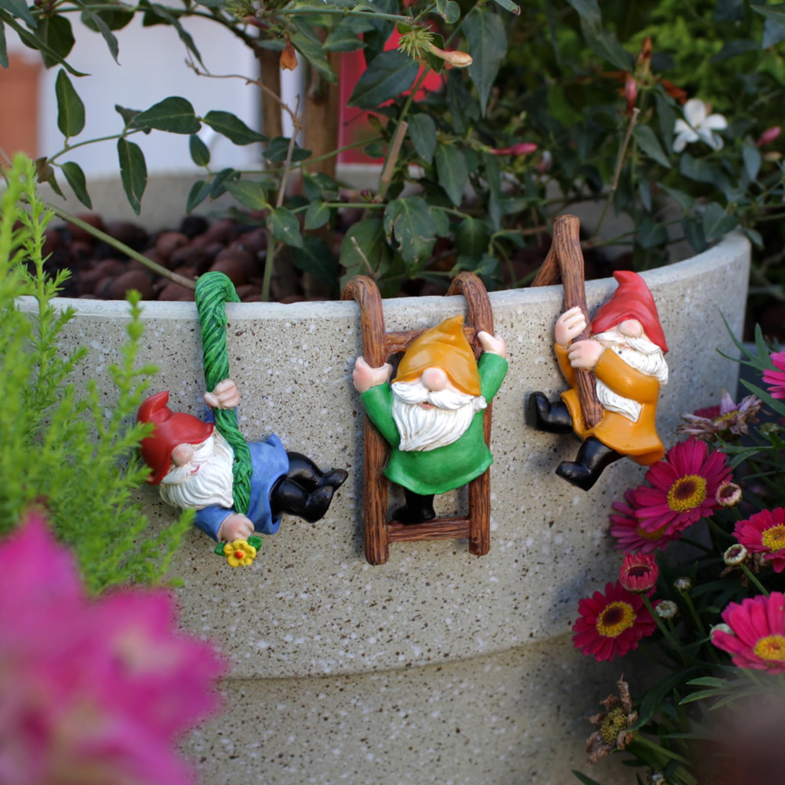 Dingzhidiy 3PCS Cute Climbing Gnome Figurines Flower Pot Hugger, Resin Garden Gnomes Statue, Plant Decorations for Pots, Outdoor Decor Fence Ornaments for Patio Lawn Garden Yard