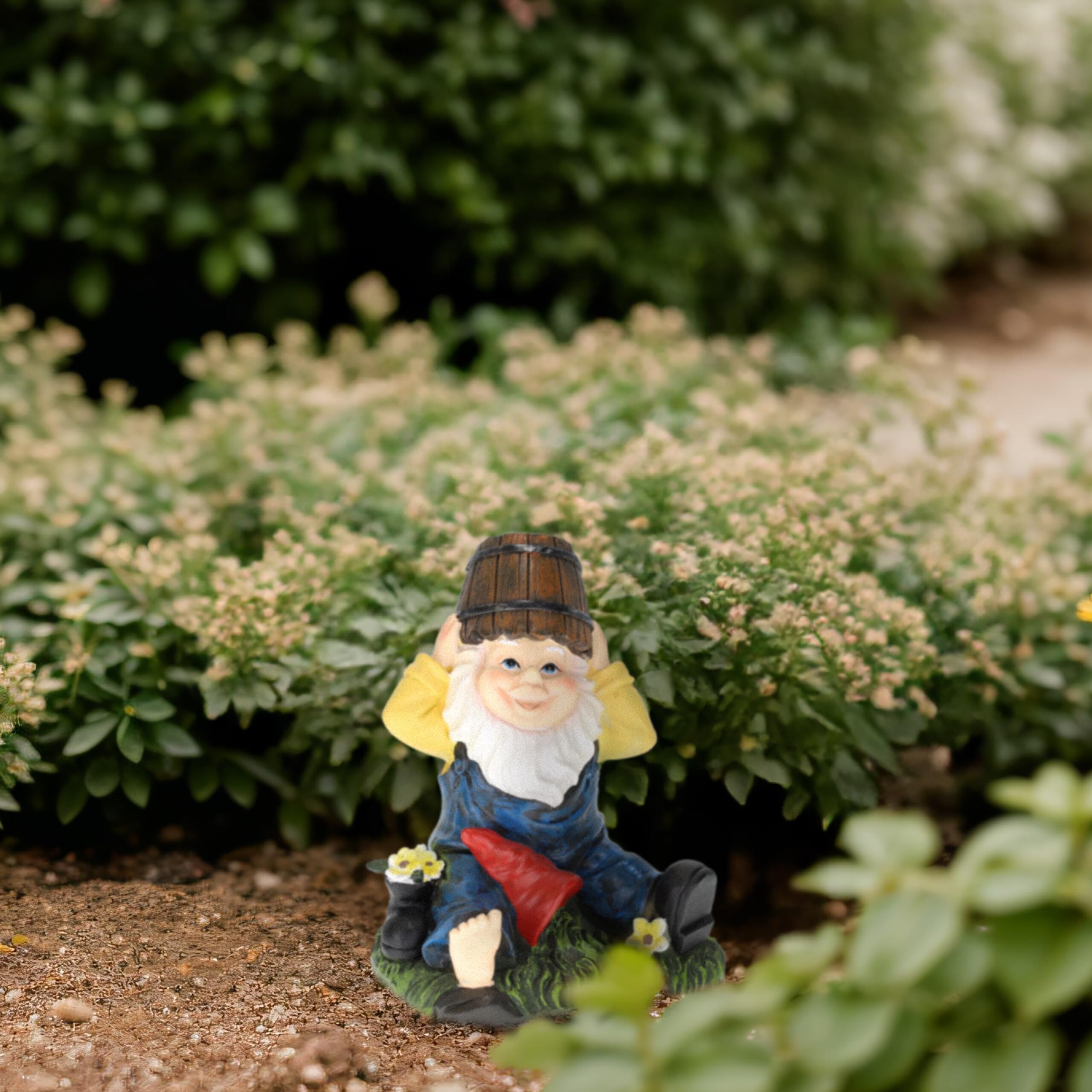 Relaxdays Garden Gnome with Water Bucket, Weatherproof, Frostproof, HxWxD: 20 x 14.5 x 11.5 cm, Garden Figure, Artificial Stone, Colourful