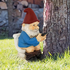 Xoeryoy Gnome Figurines Funny Gnome Statue Sitting on Toilet & Watching Their Cellphone Weather Resistant Resin Statue for Outdoor Garden Yard &