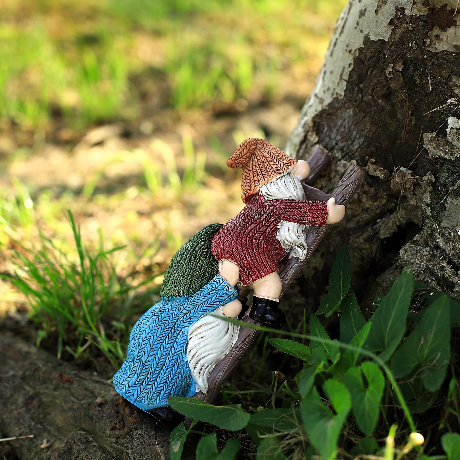 SUQ I OME Garden Climbing Gnome Statue, Funny Climbing Ladder Gnomes Figurine Resin Sculpture Outdoor Decor for Patio Yard Lawn Porch