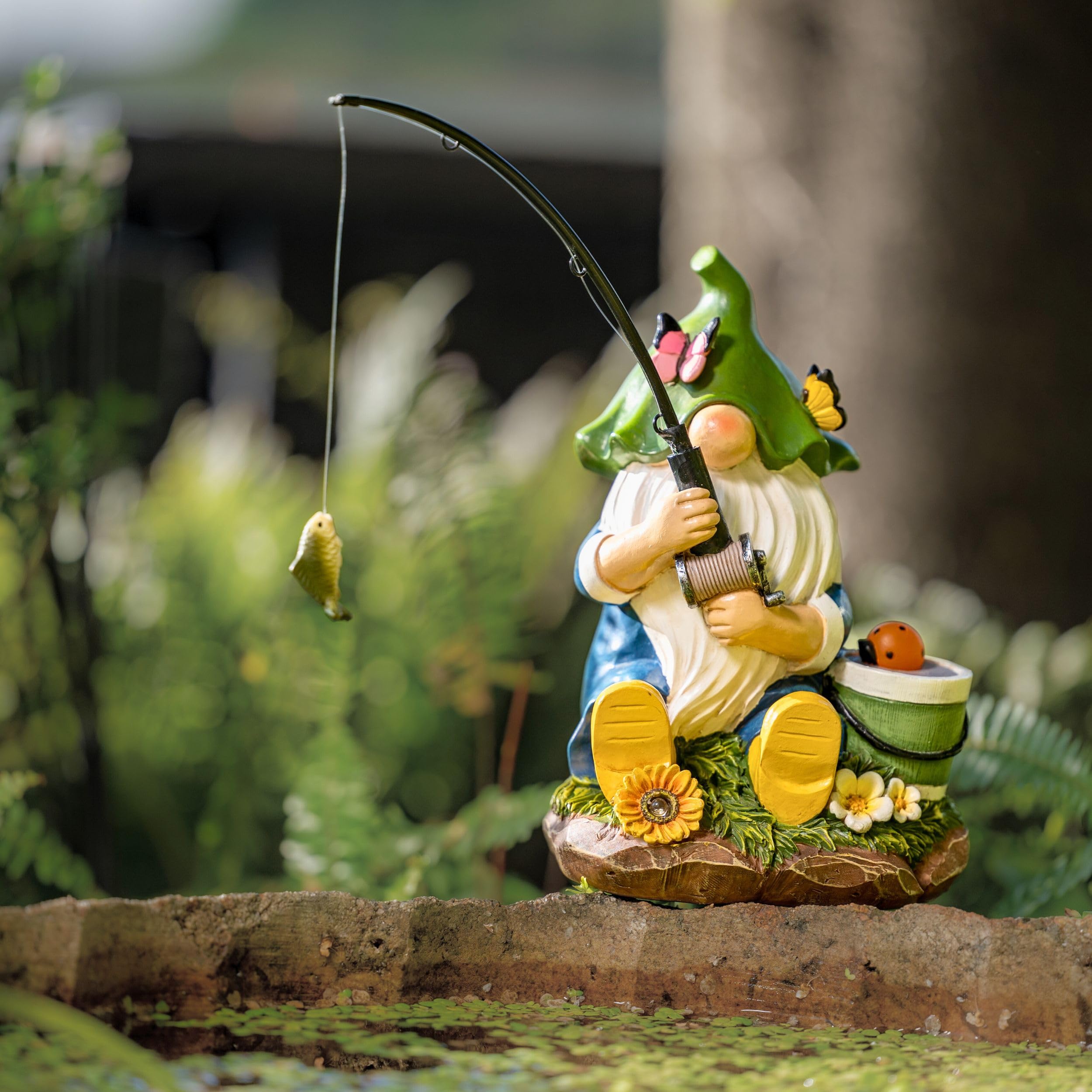 TERESA'S COLLECTIONS Garden Ornaments Outdoor, Lovely Fishing Gnomes with Flowers and Solar Lights, Family Gnomes Series, Waterproof Resin Ornaments, Garden Decorations Gifts Indoor Outdoor 23CM