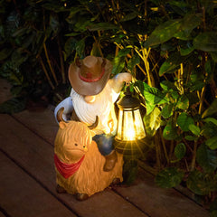 RM ROOMERS Highland Cow Decor Outdoor Garden Gnomes Solar Highland Cow Gnome Statue Resin Patio Yard Decorations Funny Outdoor Figurine Solar Lights Gnomes Unique Gifts for Women Housewarming