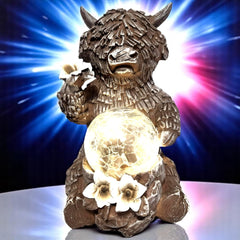 Divas World Highland Cow Solar Garden Light – LED Crackle Glass Ball Solar Ornament, 16cm Rustic Farmhouse Decor, Outdoor Country Garden Decorations, Waterproof Animal Figure for Yard, Patio, Home