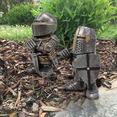Knight Gnomes Guard Garden Gnome Ornaments Outdoor Medieval Crusader Knight Suit Statue Waterproof Resin Ornament for Yard Lawn Garden Decorations (B)