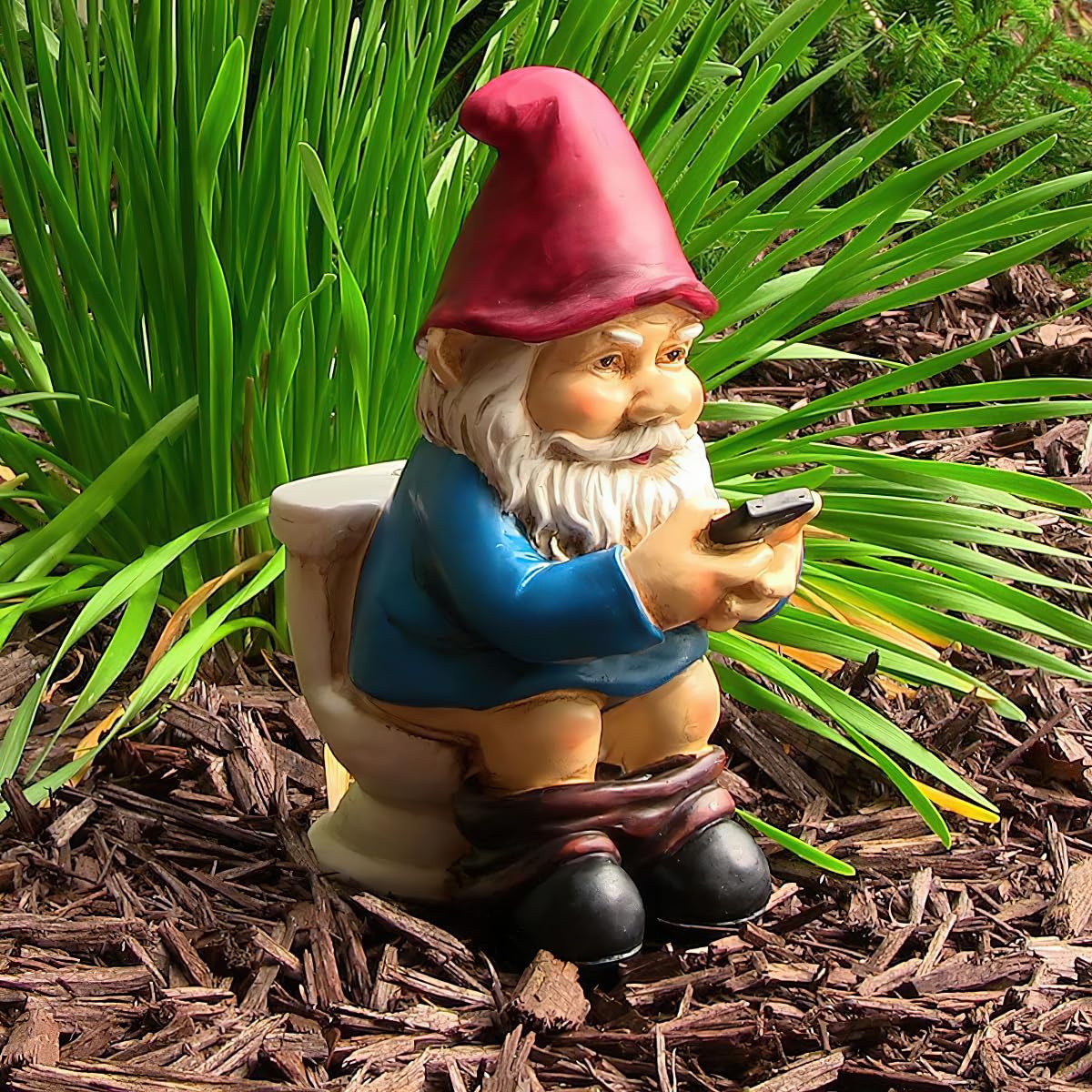 Bygytyo Naughty Resin Gnomes on Toilet Outdoor Garden Gnome Statue Christmas Halloween Garden Decoration Gifts,Suitable for Lawns,Courtyards,Patios,Desks,Gardens,Etc.