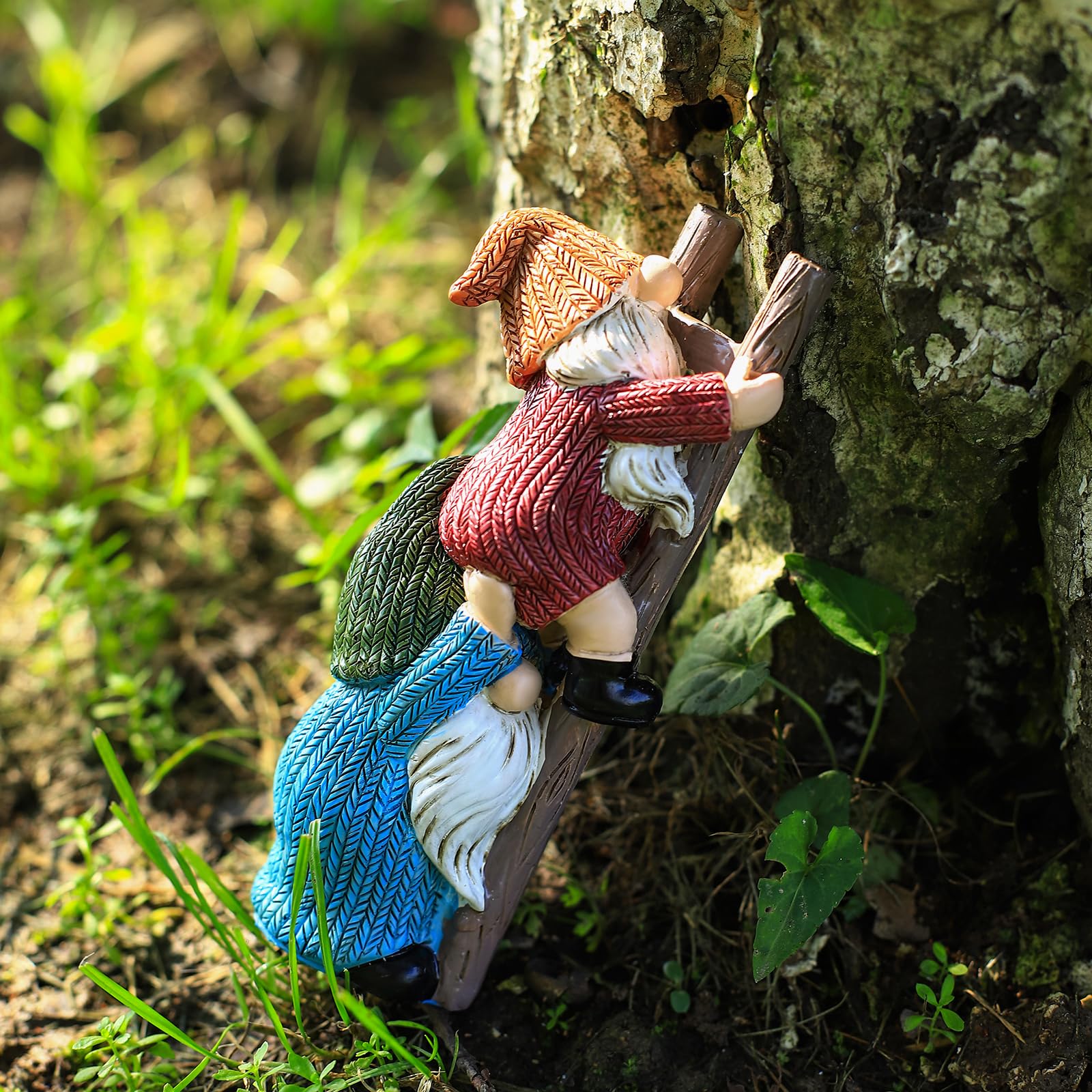 SUQ I OME Garden Climbing Gnome Statue, Funny Climbing Ladder Gnomes Figurine Resin Sculpture Outdoor Decor for Patio Yard Lawn Porch