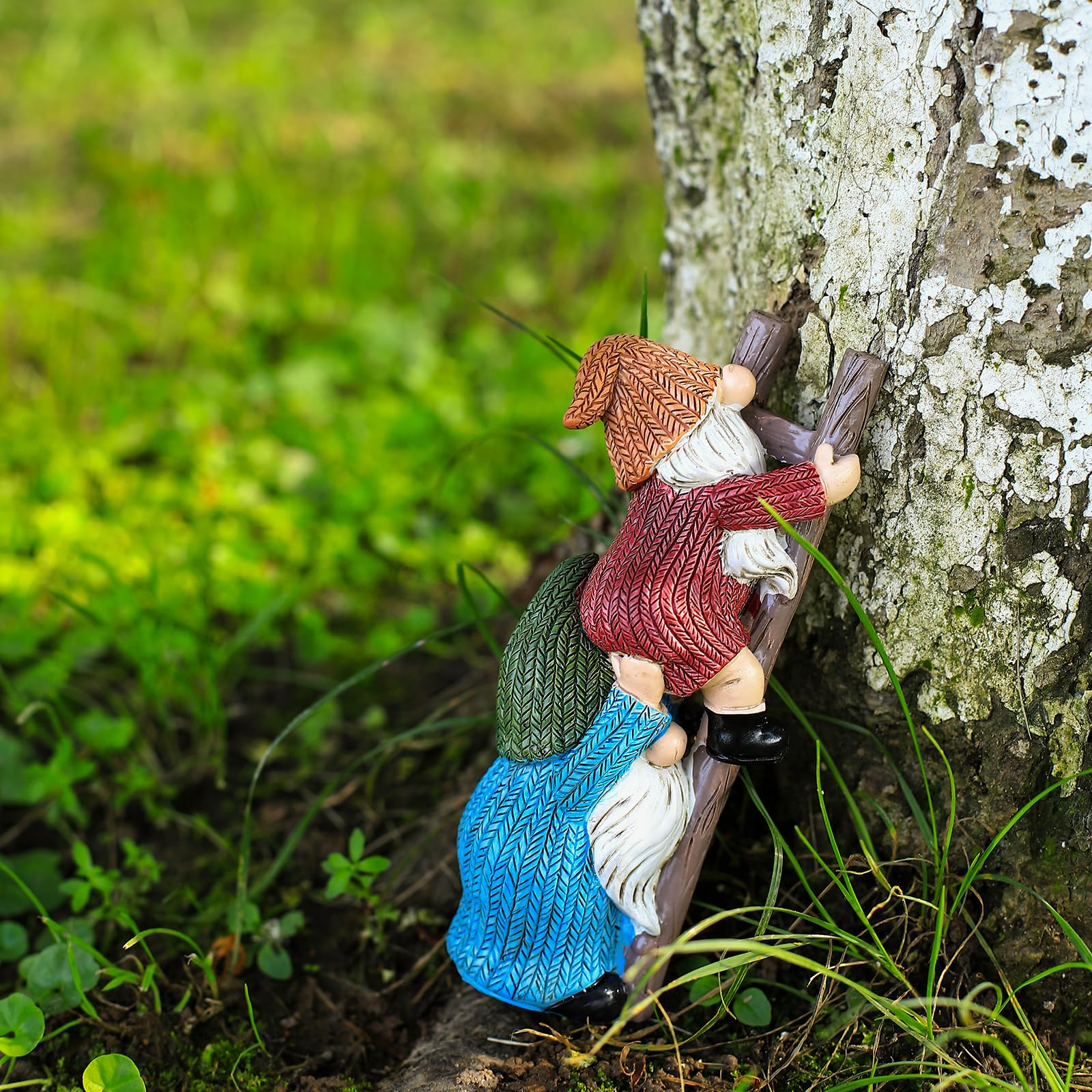 SUQ I OME Garden Climbing Gnome Statue, Funny Climbing Ladder Gnomes Figurine Resin Sculpture Outdoor Decor for Patio Yard Lawn Porch