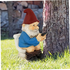 Hbbgdiy Funny Gnome Figurines Sitting on Toilet & Watching Phone, Weather-Resistant Resin Garden Statue for Outdoor Yard, Patio, Lawn & Gnome Decor