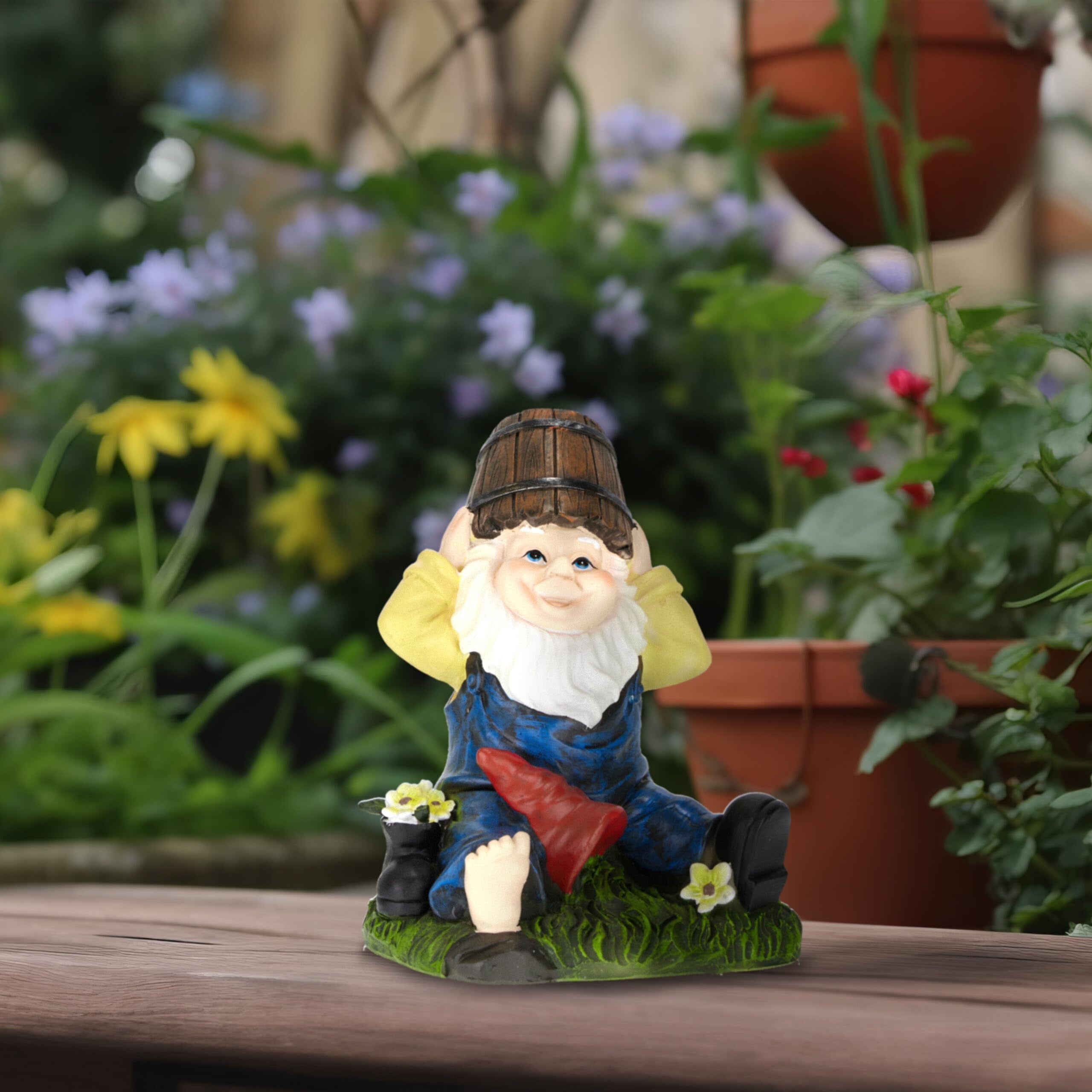 Relaxdays Garden Gnome with Water Bucket, Weatherproof, Frostproof, HxWxD: 20 x 14.5 x 11.5 cm, Garden Figure, Artificial Stone, Colourful