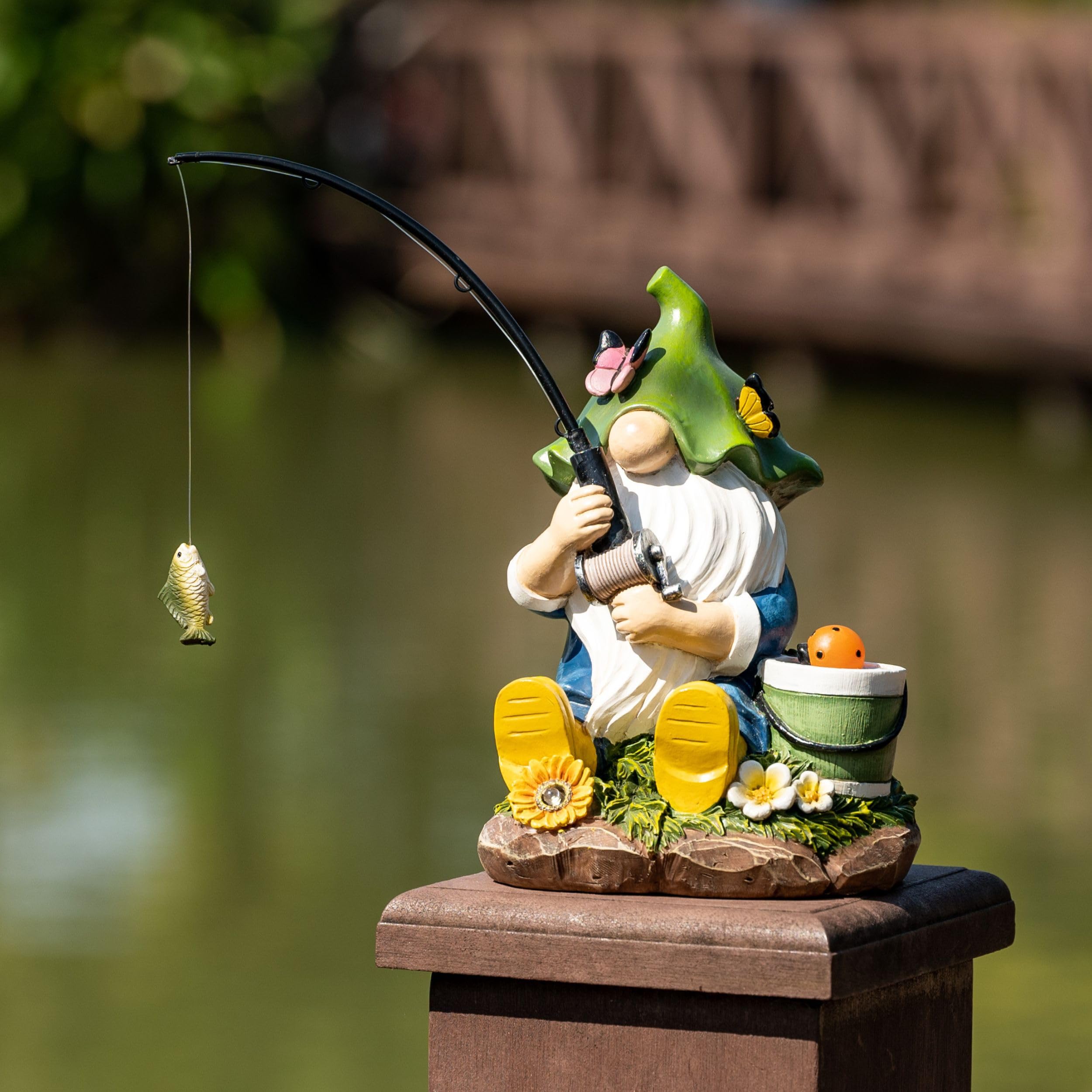 TERESA'S COLLECTIONS Garden Ornaments Outdoor, Lovely Fishing Gnomes with Flowers and Solar Lights, Family Gnomes Series, Waterproof Resin Ornaments, Garden Decorations Gifts Indoor Outdoor 23CM