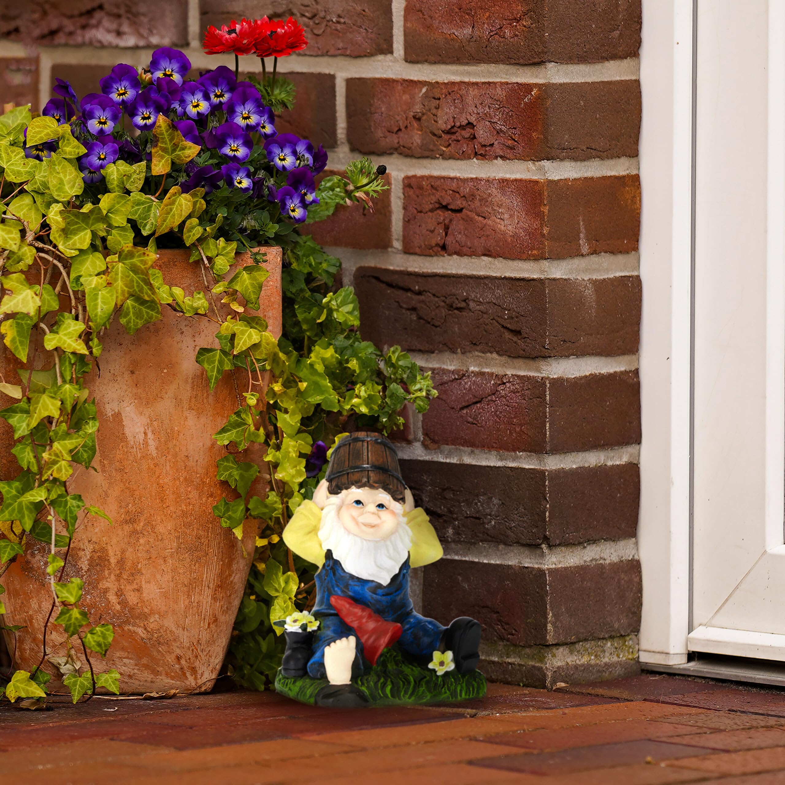 Relaxdays Garden Gnome with Water Bucket, Weatherproof, Frostproof, HxWxD: 20 x 14.5 x 11.5 cm, Garden Figure, Artificial Stone, Colourful