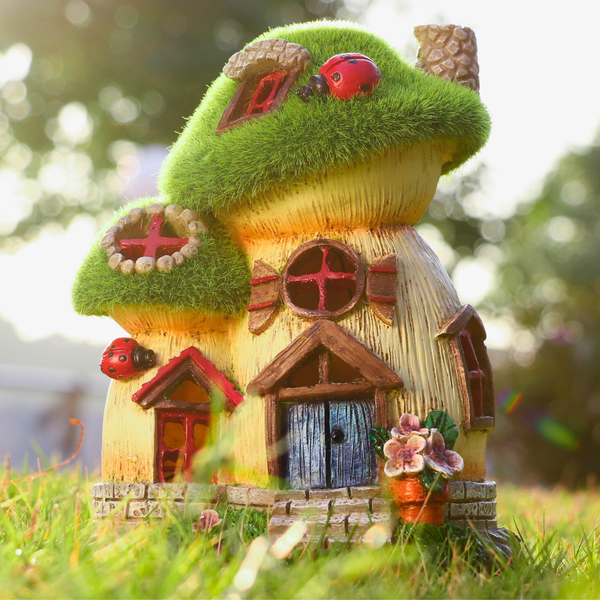 TERESA'S COLLECTIONS Garden Ornaments Outdoor, Green Flocked Solar Fairy House and Ladybugs, Waterproof Resin Fairy House Ornaments, Indoor Outdoor 16.8CM