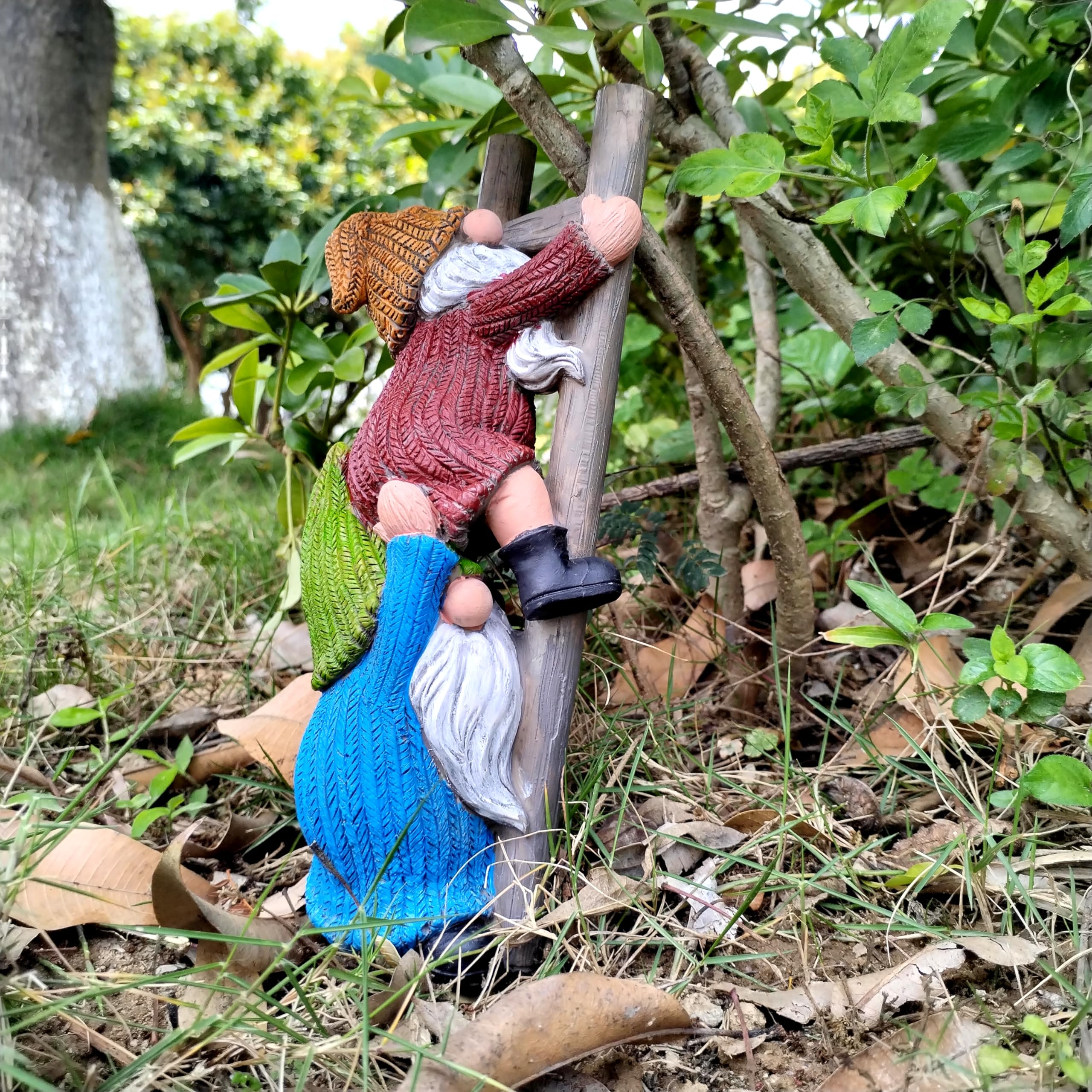 WPJFMXZ Garden Gnome Statue, Funny Climbing Ladder Gnomes Figurine Resin Sculpture Outdoor Decor for Patio Yard Lawn Porch Ornaments Gift