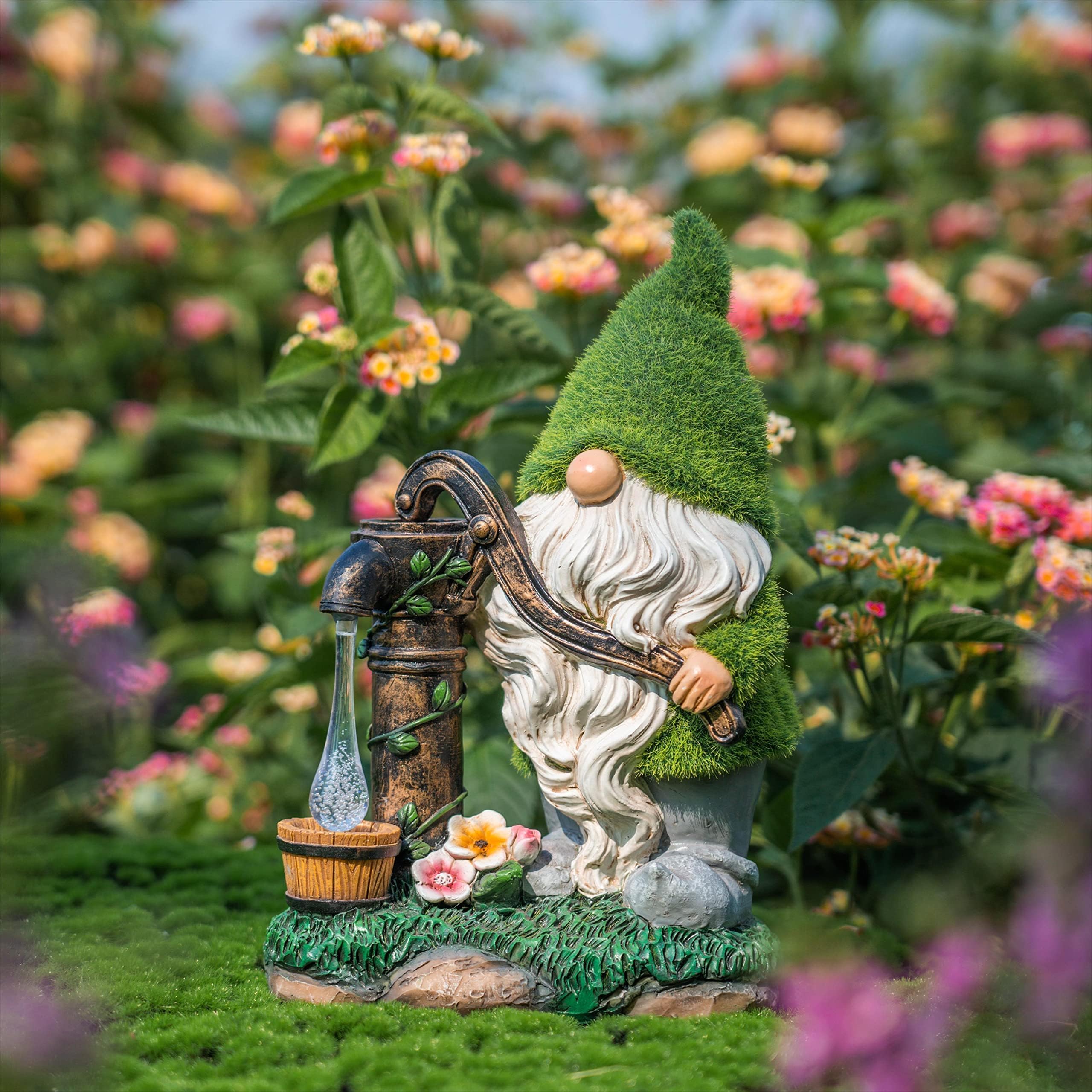 TERESA'S COLLECTIONS Garden Ornaments Outdoor, Lovely Green Clothes Gonk Pumping Water with Solar-Powered Lights, Waterproof Resin Gnomes Ornaments, Garden Decorations Gifts, Indoor Outdoor 22.5CM